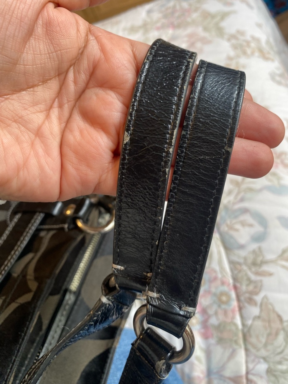 Coach Black Signature Shoulder Bag - Picture 4 of 8